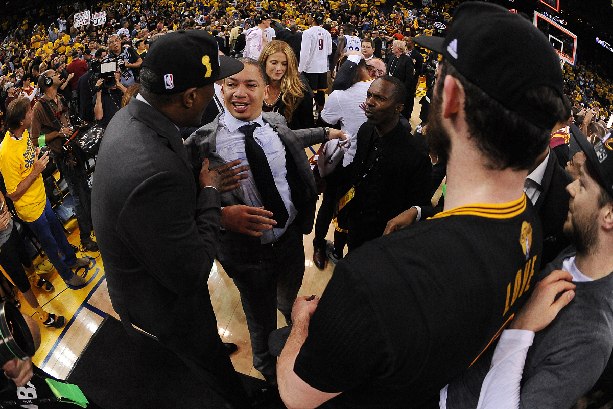 NG娱乐-蒂姆重要时刻大比分获胜，塞尔维亚队带队取胜！引发球迷热议(塞尔维亚队足球)