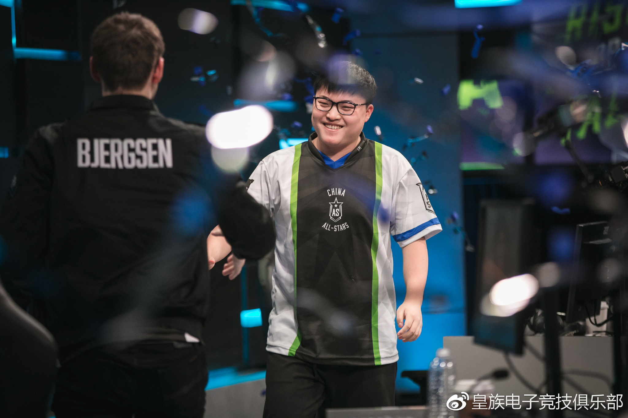 NG SPORTS-包含Uzi赛事官方发布逆转新规，老鹰争议不断！的词条